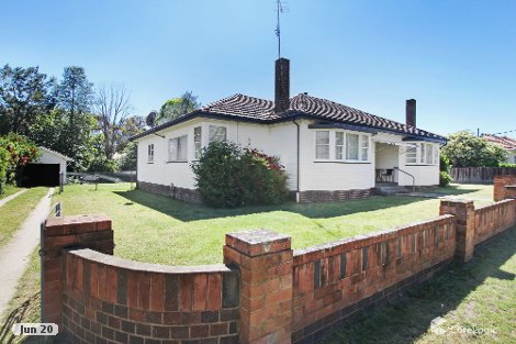 17 John St, Uralla, NSW 2358