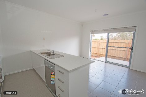 2/15 Maree Ct, Kurunjang, VIC 3337