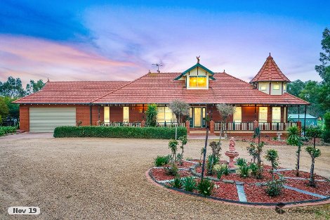 25 Summit Dr, Mickleham, VIC 3064