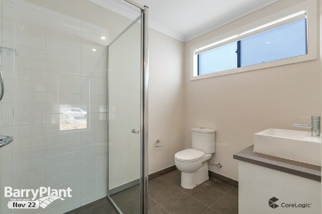 8 Kirwan Cl, Mount Clear, VIC 3350