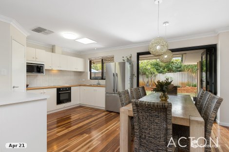 4 Bronte Ct, Lake Coogee, WA 6166