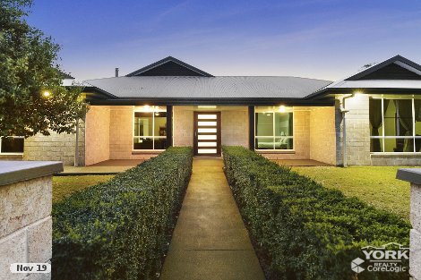 11 Lancaster Ct, Top Camp, QLD 4350