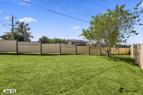 15 Staff Rd, Unanderra, NSW 2526