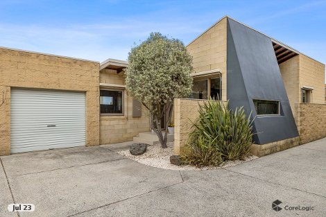 1/18 Foam Ct, Torquay, VIC 3228