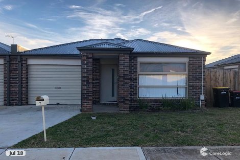 7 Daniel Dr, Melton South, VIC 3338