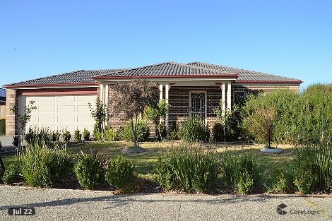 102 Shearwater Dr, Pakenham, VIC 3810