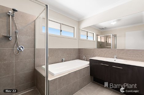 3 Featherbrook Cct, Cranbourne North, VIC 3977