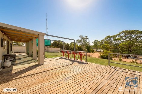 38 Acland St, Blanchetown, SA 5357