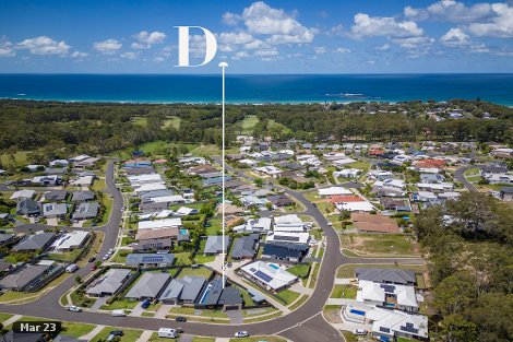 32 Admiralty Dr, Safety Beach, NSW 2456