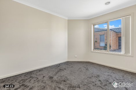 4/4 Black Knight Way, Kurunjang, VIC 3337