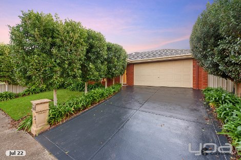 7 Claretown Ave, Caroline Springs, VIC 3023