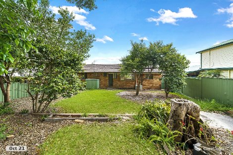 26 Priestley Pde, Point Clare, NSW 2250