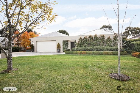 5 Nutfield Cl, Woodend, VIC 3442