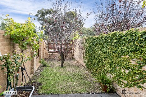 2/4 Mckimmie Rd, Palmyra, WA 6157