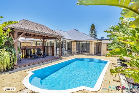 18 Bancoura Pkwy, Secret Harbour, WA 6173