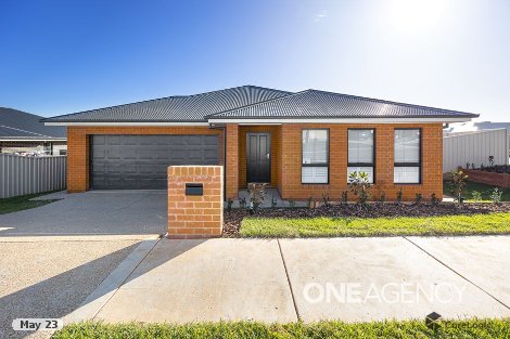 8 Zara St, Gobbagombalin, NSW 2650