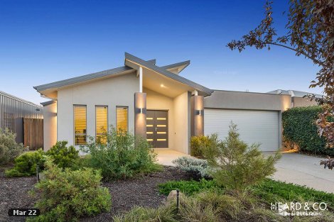 17 Roxburgh Cres, Junortoun, VIC 3551