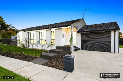 104 Waverley Park Dr, Cranbourne North, VIC 3977