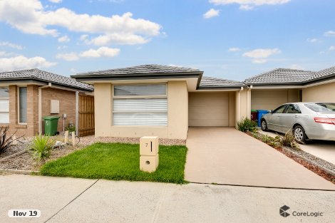 7 Mossey Cres, Cranbourne East, VIC 3977