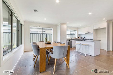 16 Freiberger Gr, Clyde North, VIC 3978