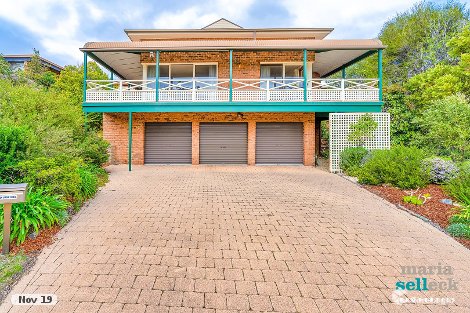 8 Whitty Cres, Isaacs, ACT 2607