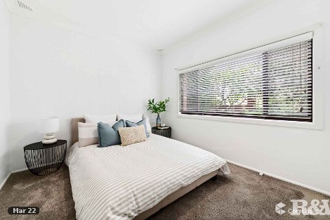 2 Margaret St, Point Clare, NSW 2250