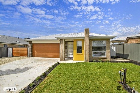 4 Autumn Cl, Huntly, VIC 3551