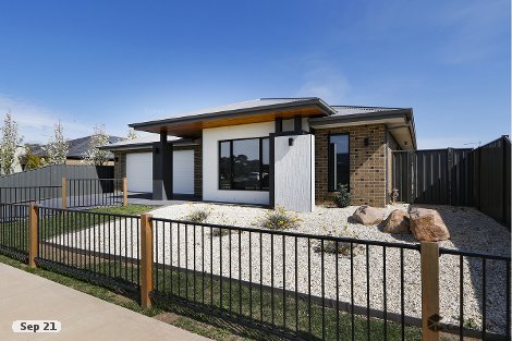 13 Swan Lake Dr, Sale, VIC 3850