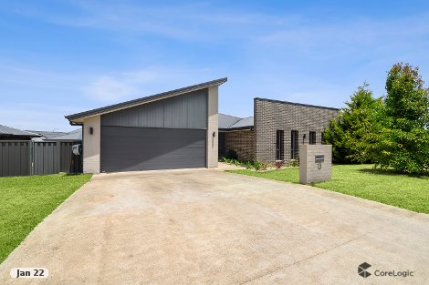 3 Fox Cl, Goulburn, NSW 2580