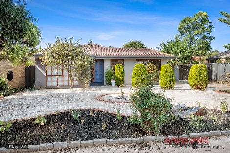 8 Pinnacle Cres, Brookfield, VIC 3338