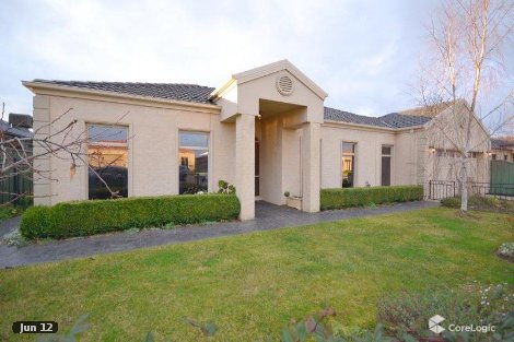 22 St Chester Ave, Lake Gardens, VIC 3355