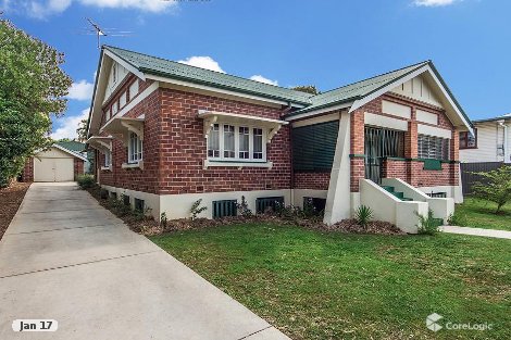 9 Bennett St, East Ipswich, QLD 4305