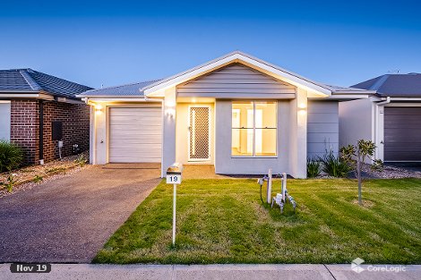 19 Mossey Cres, Cranbourne East, VIC 3977