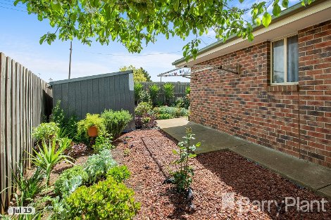 2/19 Phillip St, Melton South, VIC 3338