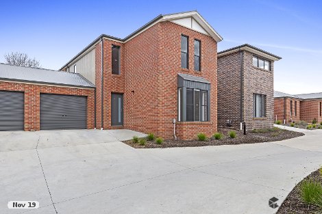 10 Nader Cl, Redan, VIC 3350