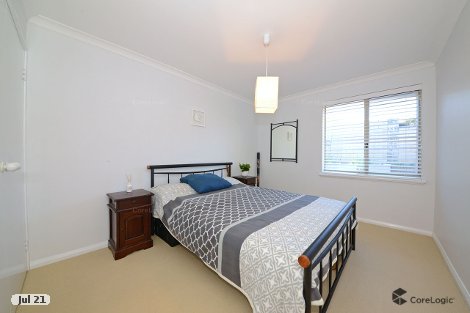 18 Holyhead Grn, Mindarie, WA 6030