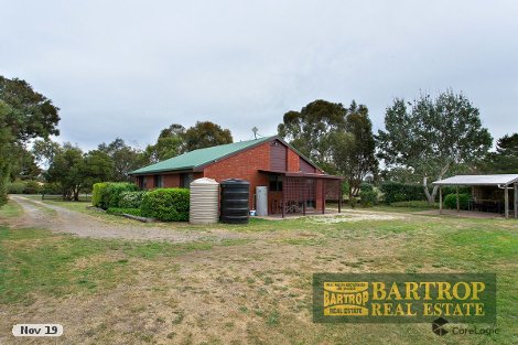 16 Racecourse Rd, Haddon, VIC 3351