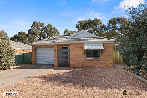 8 Correa Dr, Eaglehawk, VIC 3556