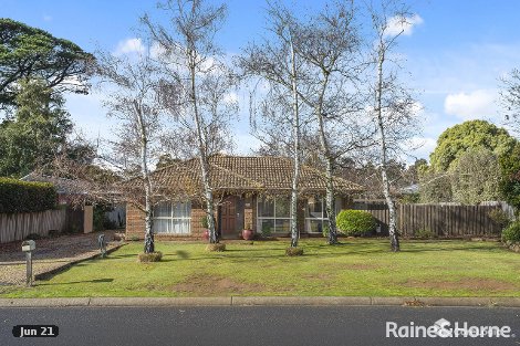 32 Stuart Dr, Woodend, VIC 3442