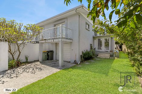 8 Naranga Ave, Broadbeach Waters, QLD 4218