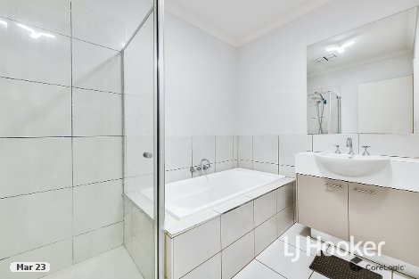 18 Portrait Pl, Clyde North, VIC 3978