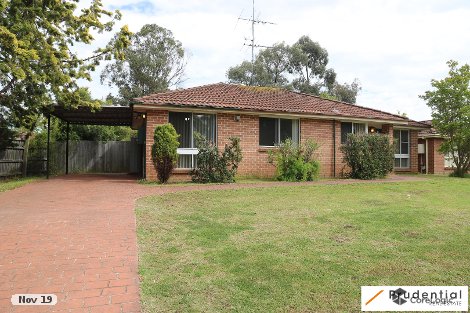 33 Oswald Cres, Rosemeadow, NSW 2560