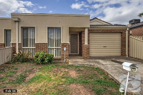 1/7 Balmoral Cl, Hillside, VIC 3037