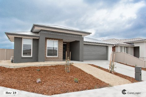 33 Royal York Rd, Winter Valley, VIC 3358