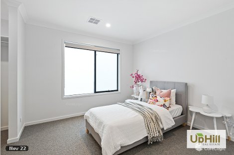 18 Vielo Cct, Clyde North, VIC 3978