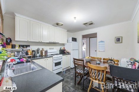 4 Walsingham Cres, Kurunjang, VIC 3337