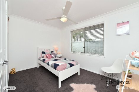 8 Lakeaire Cct, Cameron Park, NSW 2285