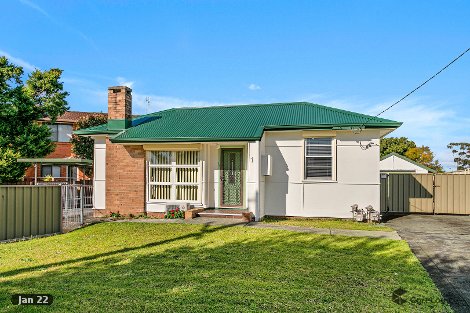 1 Blackman Pde, Unanderra, NSW 2526