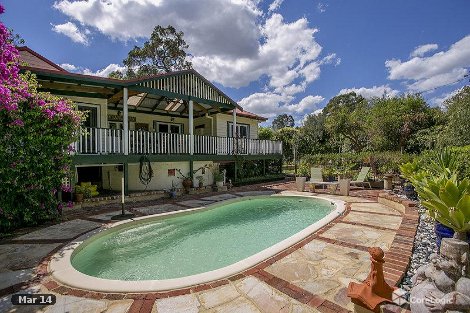 13 Holly Way W, Kalamunda, WA 6076