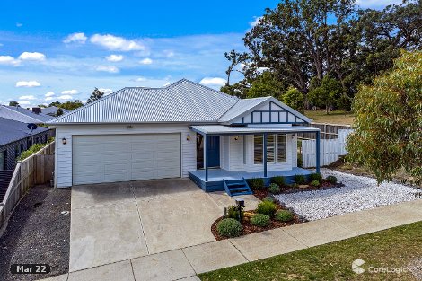13 Doyeswood Dr, Woodend, VIC 3442